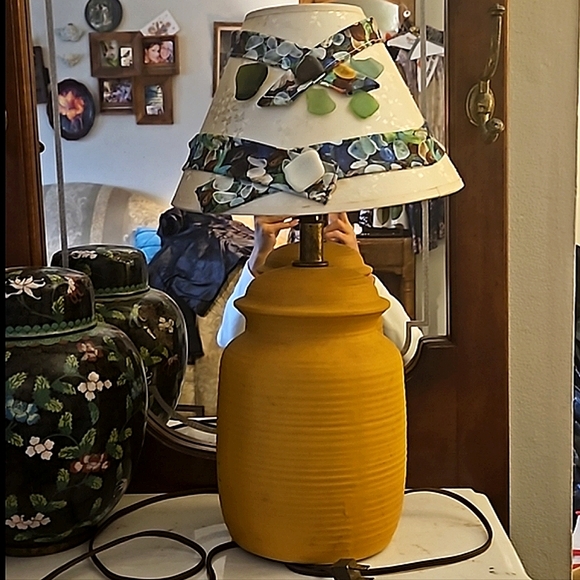 COPY- 40s italy marked (205) 1940s handmade pottery lamp and eyelet shade - Picture 5 of 15